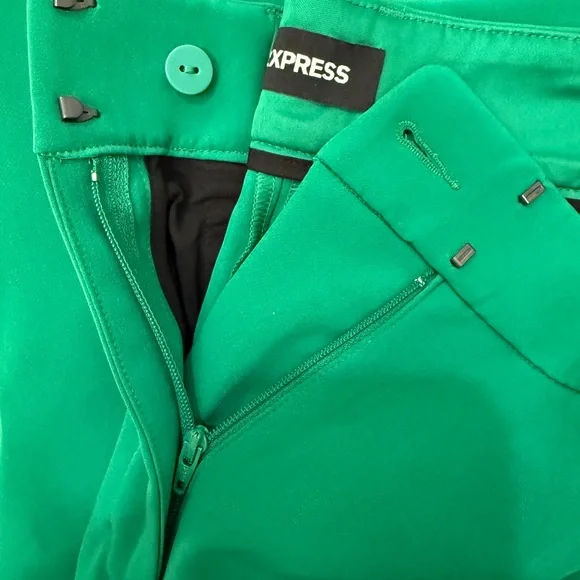 Express Vibrant Green Suit Set - Picture 7 of 7